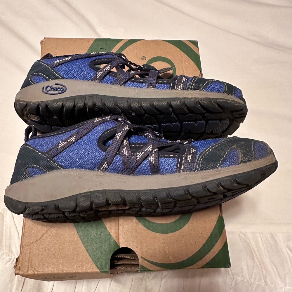 Chaco little kids Sz 13 sandal/shoes